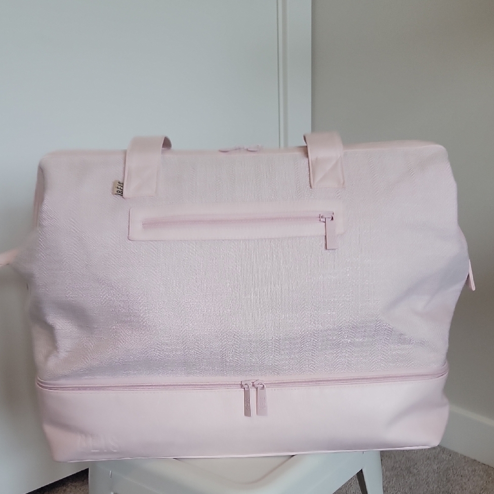 SOLD--- Beis Woven Weekender in Sakura